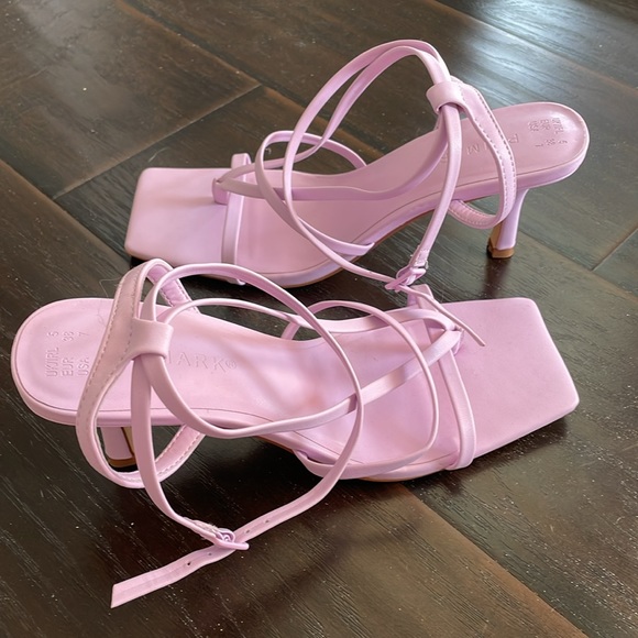 Beautiful Lilac Strapy Sandals - Picture 2 of 7